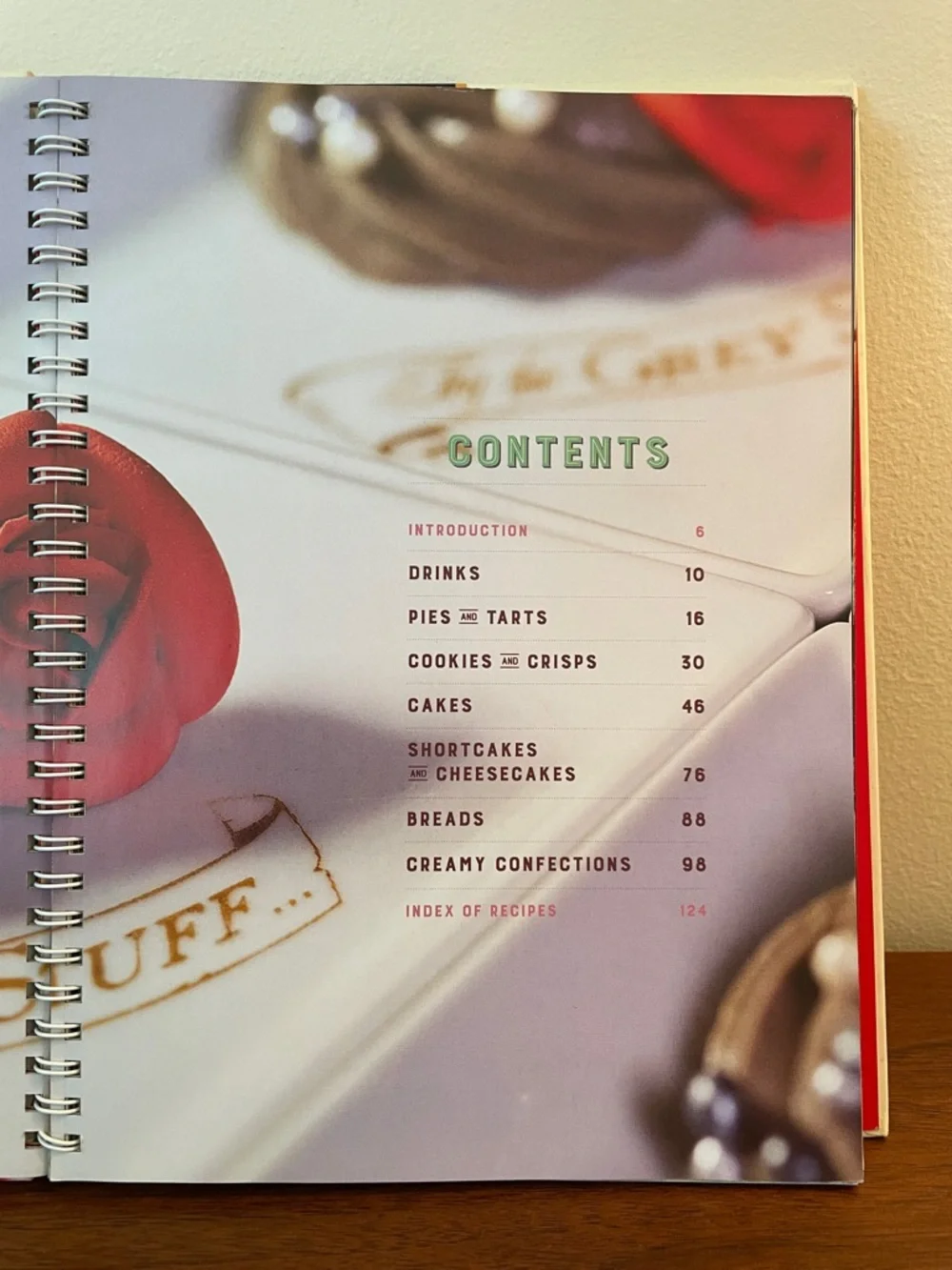 Disney Delicious Disney Sweet Treats Cookbook - Cakes, Breads, Drinks
